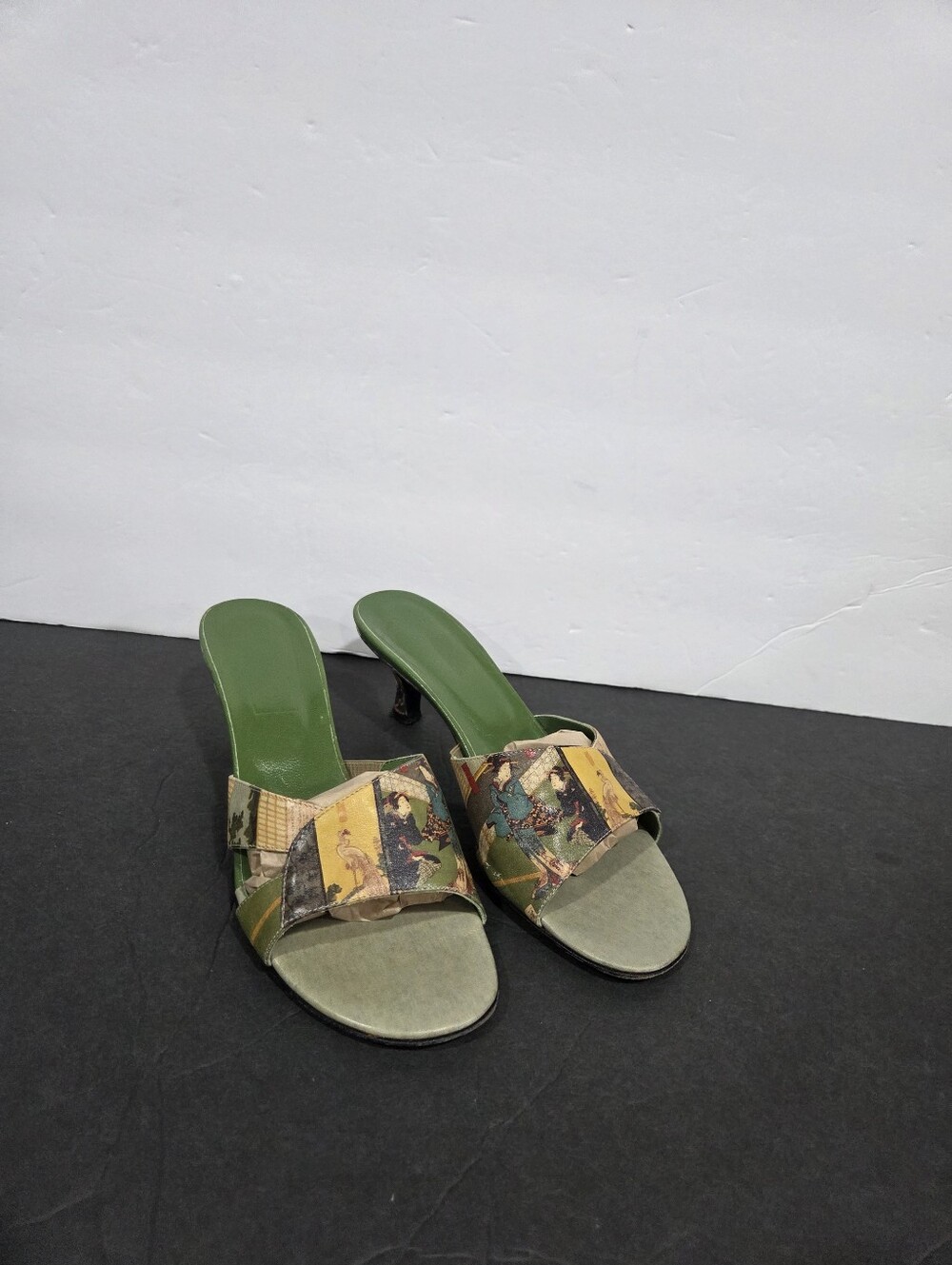 Icon Printed Green Slip On Art Graphic Strap Kitty Heel Sz.5.5